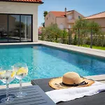 Nova Villa *