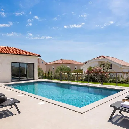 Nova Villa *