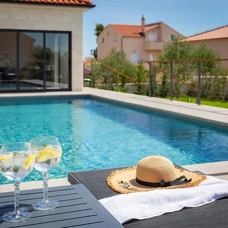Nova Villa *